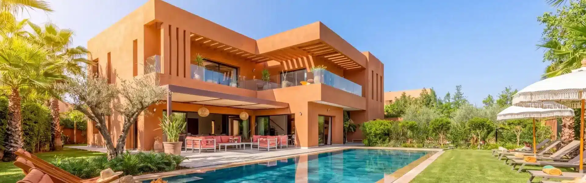 Villa moderne avec piscine, idéale pour l'investissement dans les quartiers de Marrakech.
