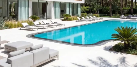 Villa contemporaine avec piscine, représentant des projets de promoteurs immobiliers haut de gamme au Maroc.